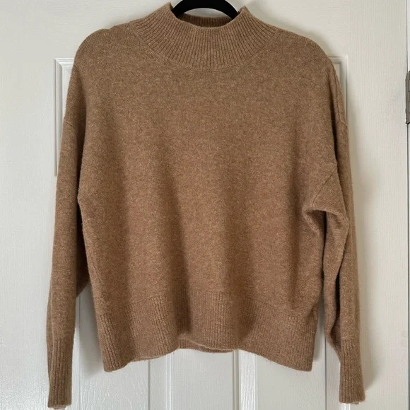 H&M Mock Neck Sweater - Picture 1 of 2